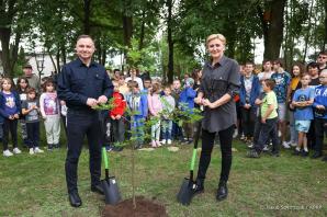 [VIDEO] Akcja „sprzątaMY” z udziałem Pary Prezydenckiej