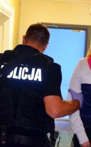 Grozili śmiercią sklepowej. Chcieli demolować jej sklep. Wynieśli towar